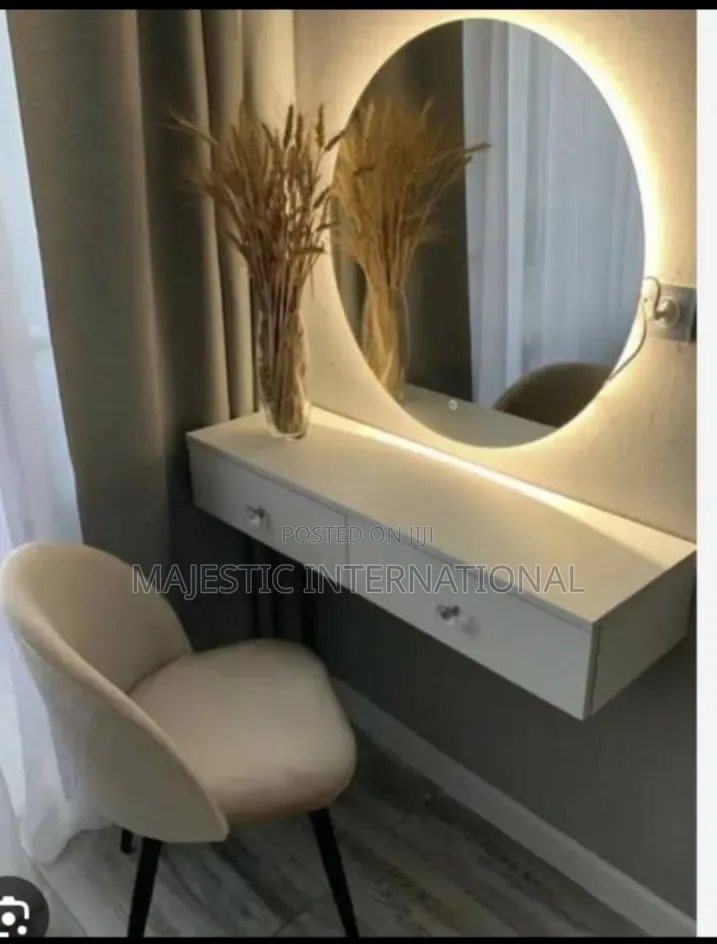 Elegant Dressing Mirror Table