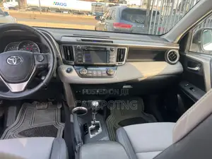 Toyota RAV4 Limited AWD (2.5L 4cyl 6A) 2013 Silver