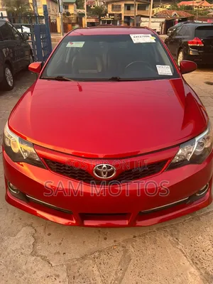 Toyota Camry SE 4dr Sedan (2.5L 4cyl 6A) 2014 Red