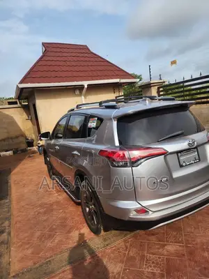 Toyota RAV4 Limited 4dr SUV (2.5L 4cyl 6A) 2018 Silver