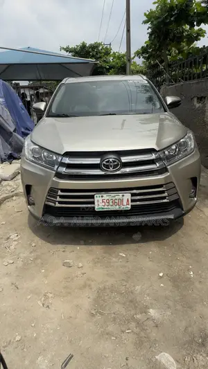 Toyota Highlander 2015 Gold