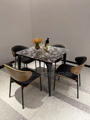 4seaters Dining Table