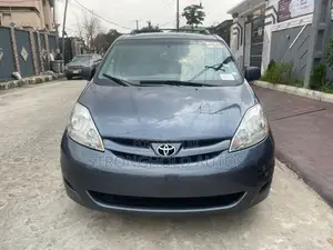 Toyota Sienna LE 7 Passenger 2010 Gray