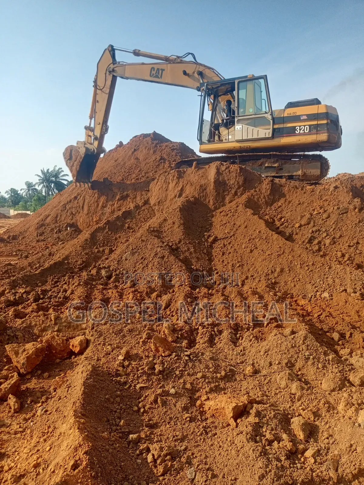 Excavator 320L Machine (Caterpillar)