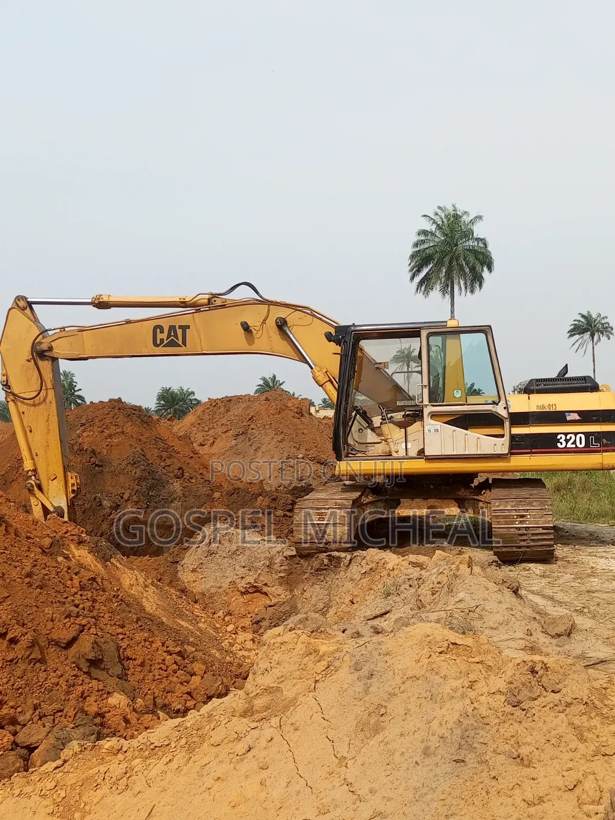 Excavator 320L Machine (Caterpillar)