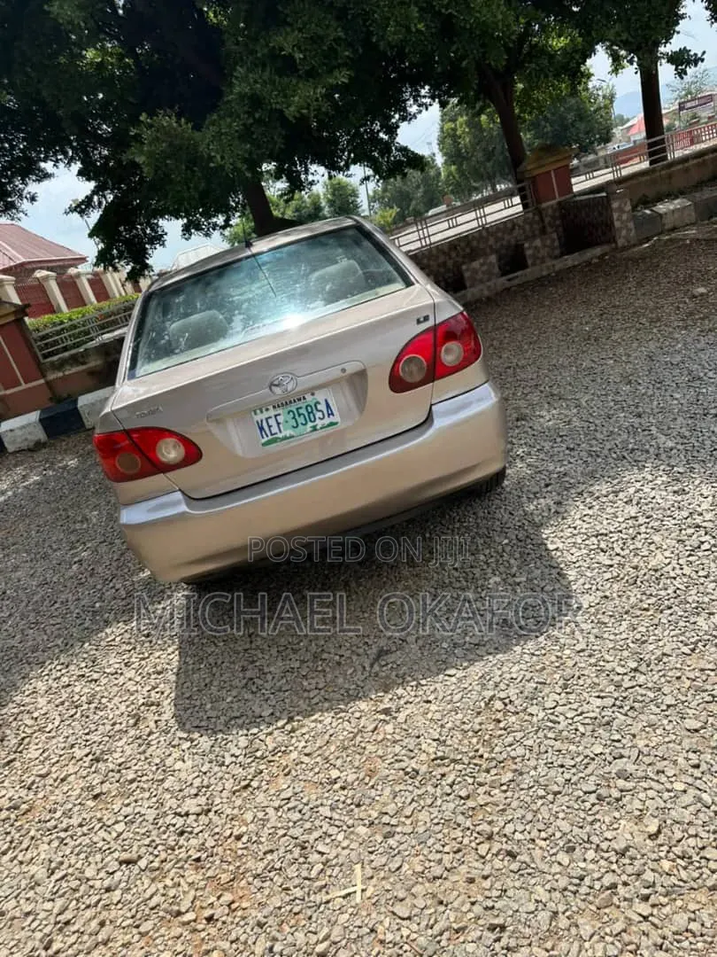 Toyota Corolla 2004 Gray