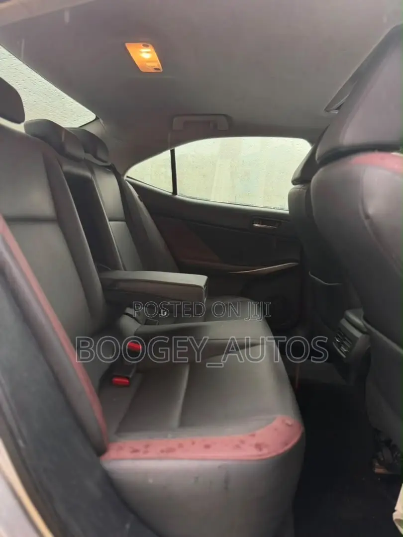 Lexus IS 2018 Silver