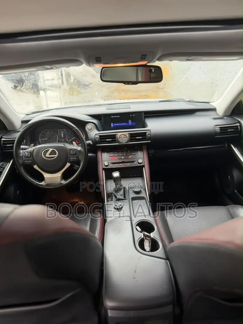 Lexus IS 2018 Silver