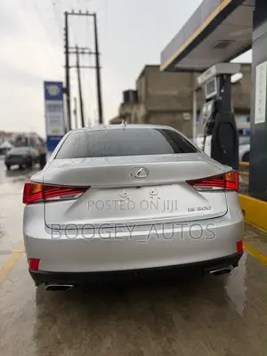 Lexus IS 2018 Silver