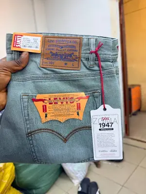 Levi Standard Straight Jeans