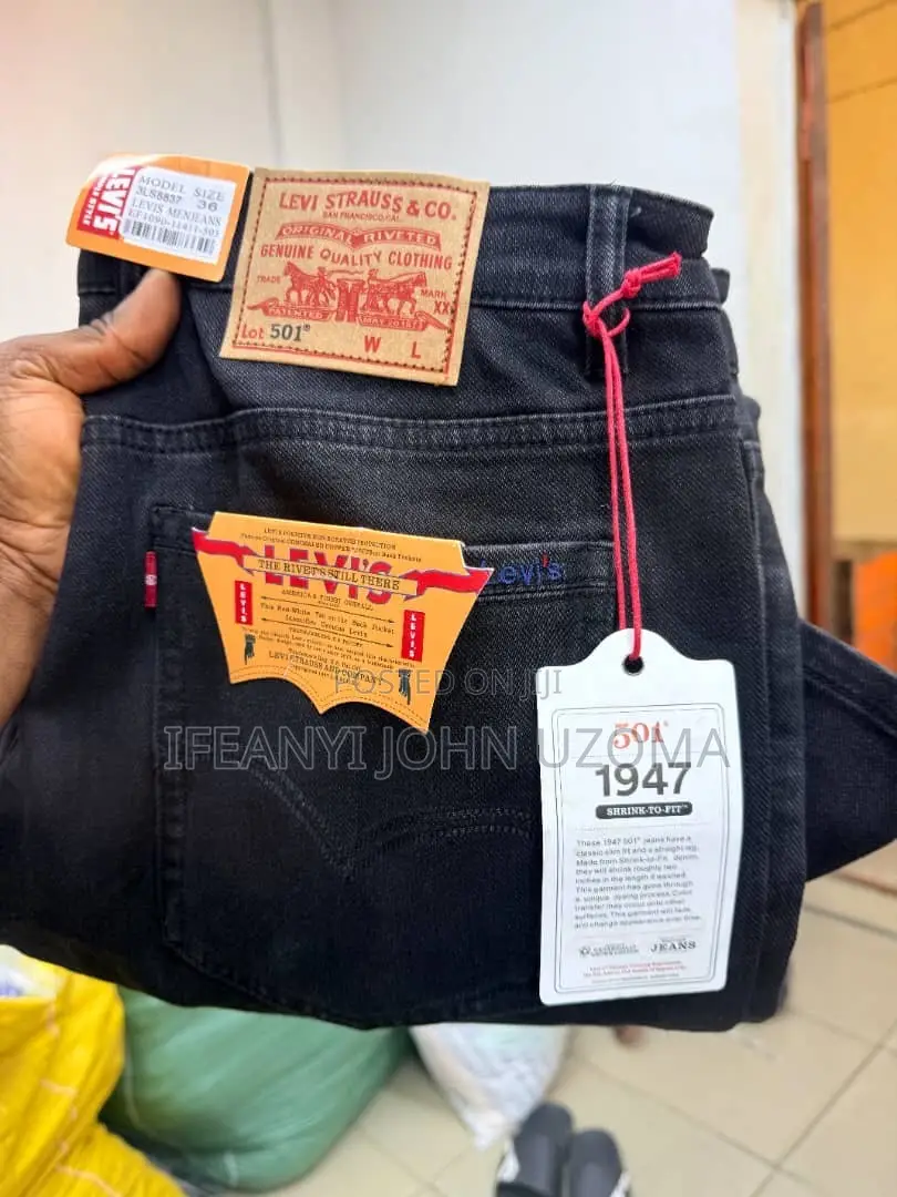 Levi Standard Straight Jeans