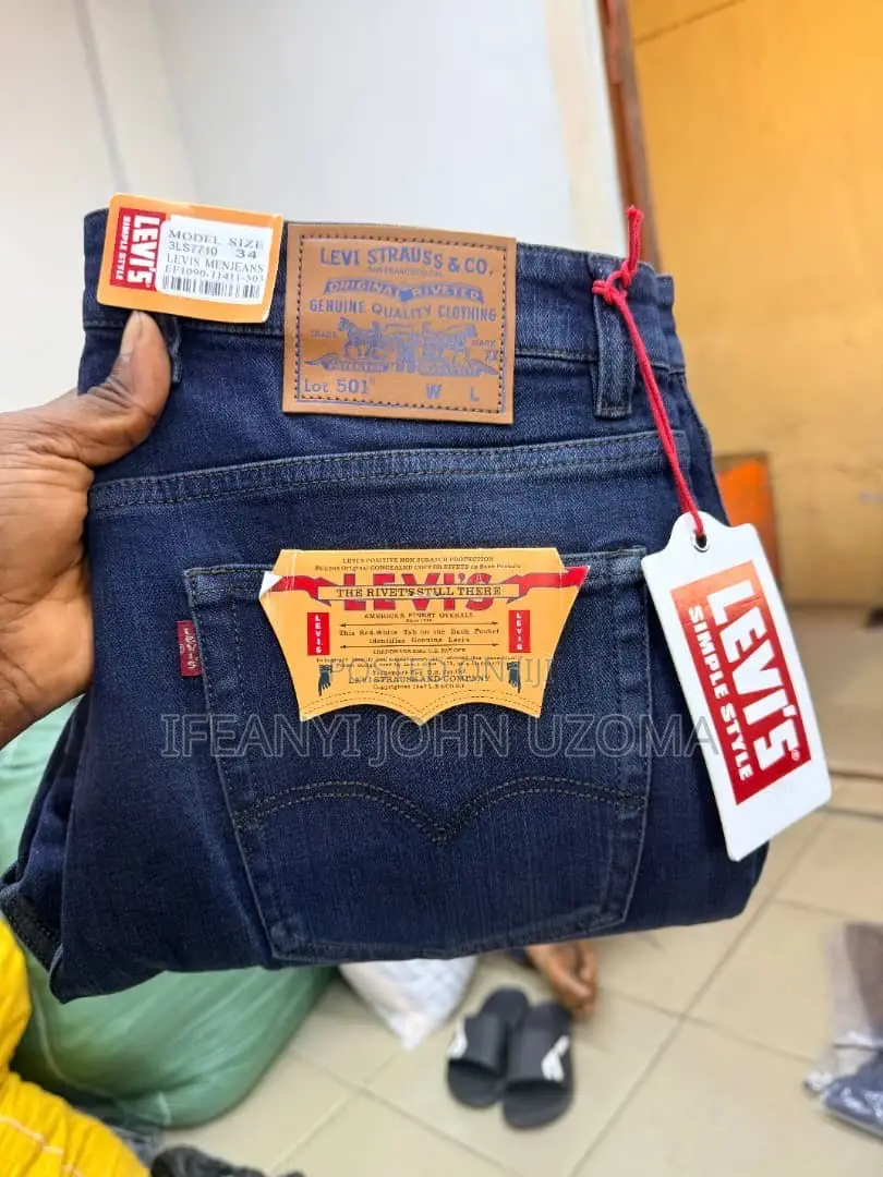 Levi Standard Straight Jeans