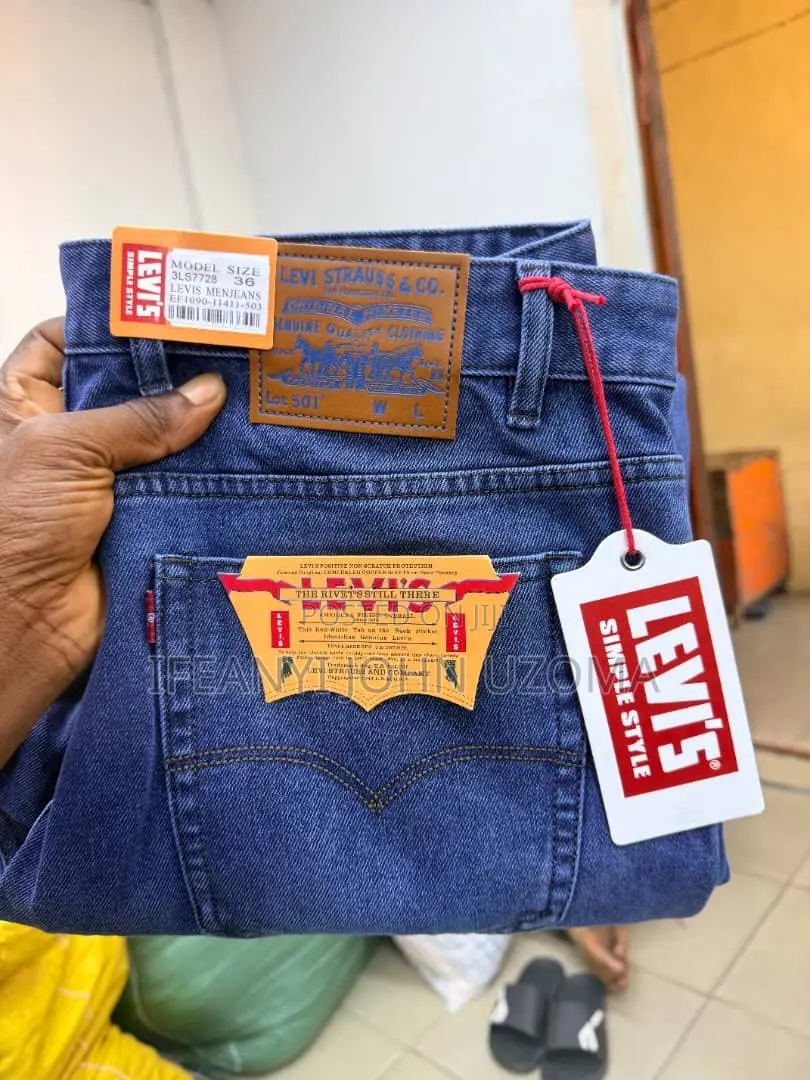 Levi Standard Straight Jeans