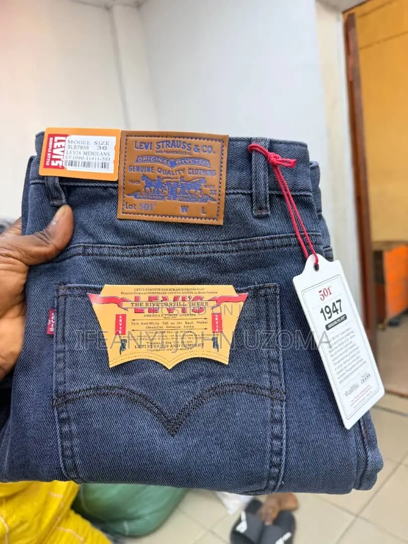 Levi Standard Straight Jeans