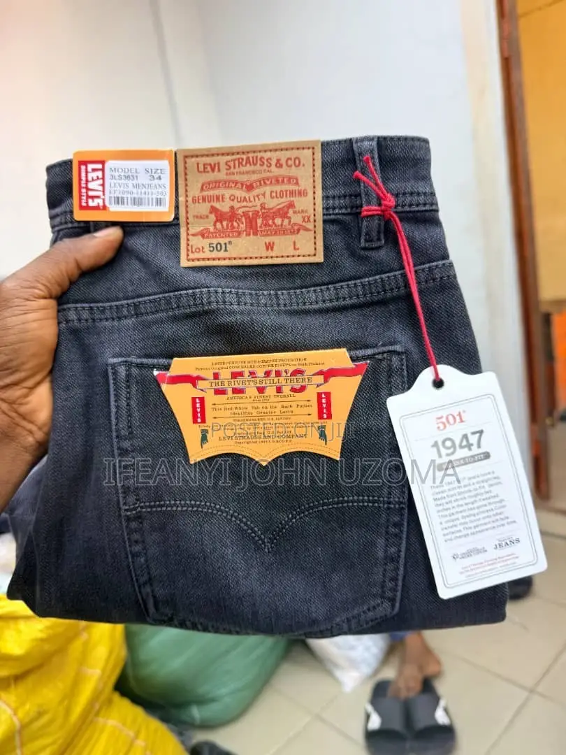 Levi Standard Straight Jeans