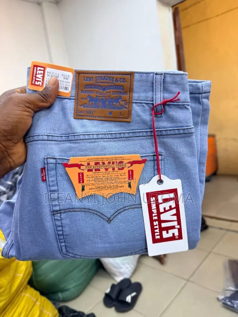 Levi Standard Straight Jeans