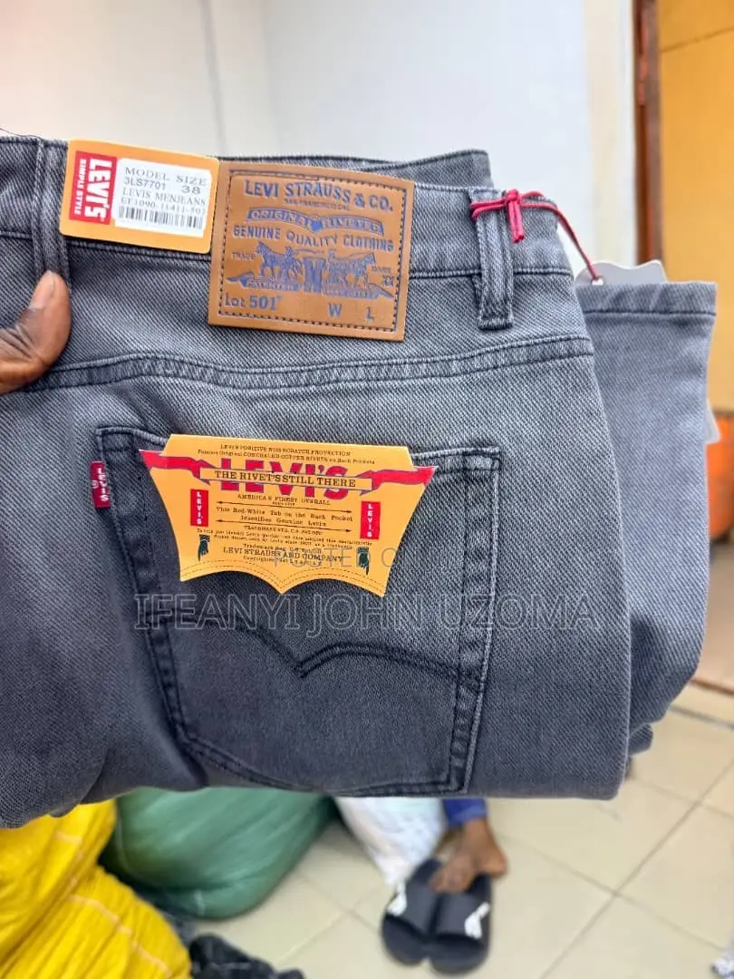 Levi Standard Straight Jeans