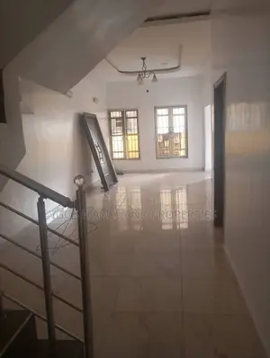 4bdrm Duplex in Chevron for rent