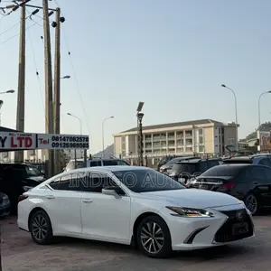 Lexus ES 2019 White