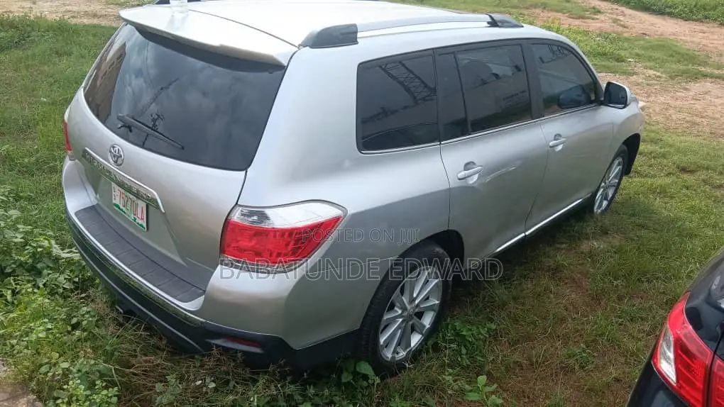 Toyota Highlander 2013 Silver