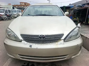 Toyota Camry LE V6 4dr Sedan (3.0L 6cyl 4A) 2003 Gold