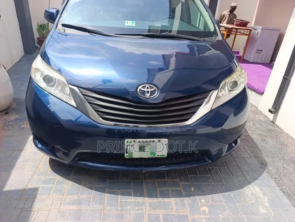 Toyota Venza LE 2012 Blue