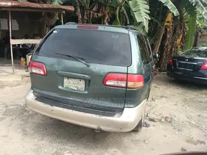 Toyota Sienna LE 2002 Gray