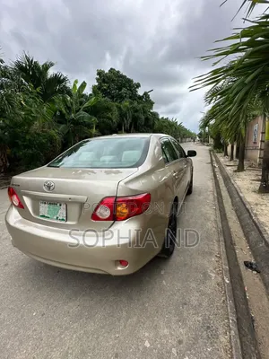 Toyota Corolla 2010 Gold