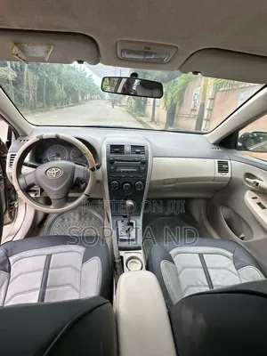 Toyota Corolla 2010 Gold
