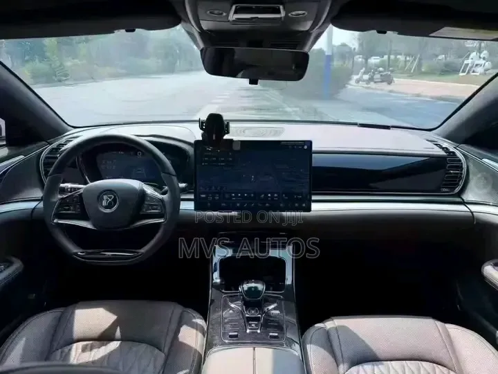 BYD Han 2025 Silver