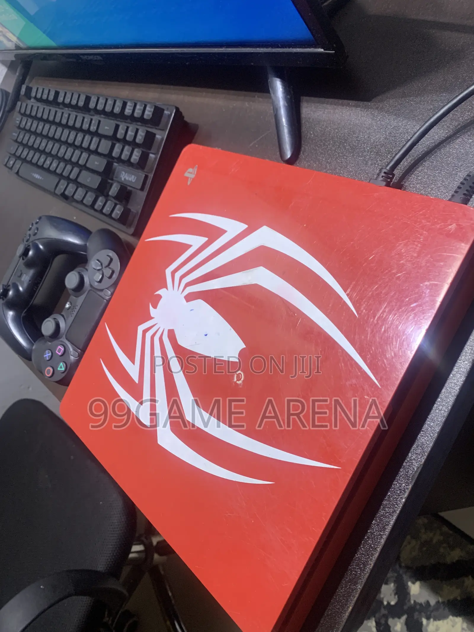 Sony PlayStation 4 Slim (Customize & Hacked)