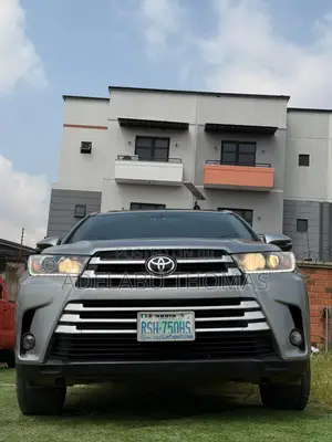 Toyota Highlander XLE 4dr SUV (3.5L 6cyl 6A) 2015 Gray