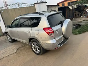 Toyota RAV4 2.5 2010 Silver