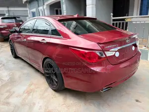 Hyundai Sonata SE 2.0T Sedan FWD (2.0L 4cyl 6A) 2012 Red