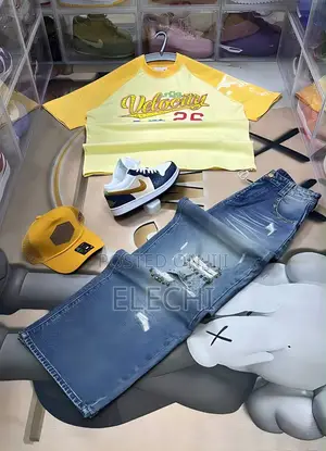 Men's Yellow Graphic T-Shirt and Distressed Jeans