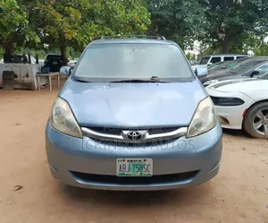 Toyota Sienna 2006 Brown