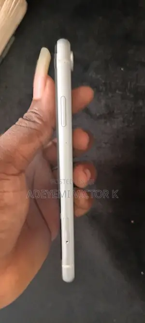 Apple iPhone XR 64 GB White