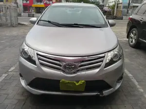 Toyota Avensis 2015 Silver