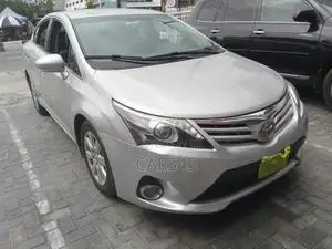 Toyota Avensis 2015 Silver