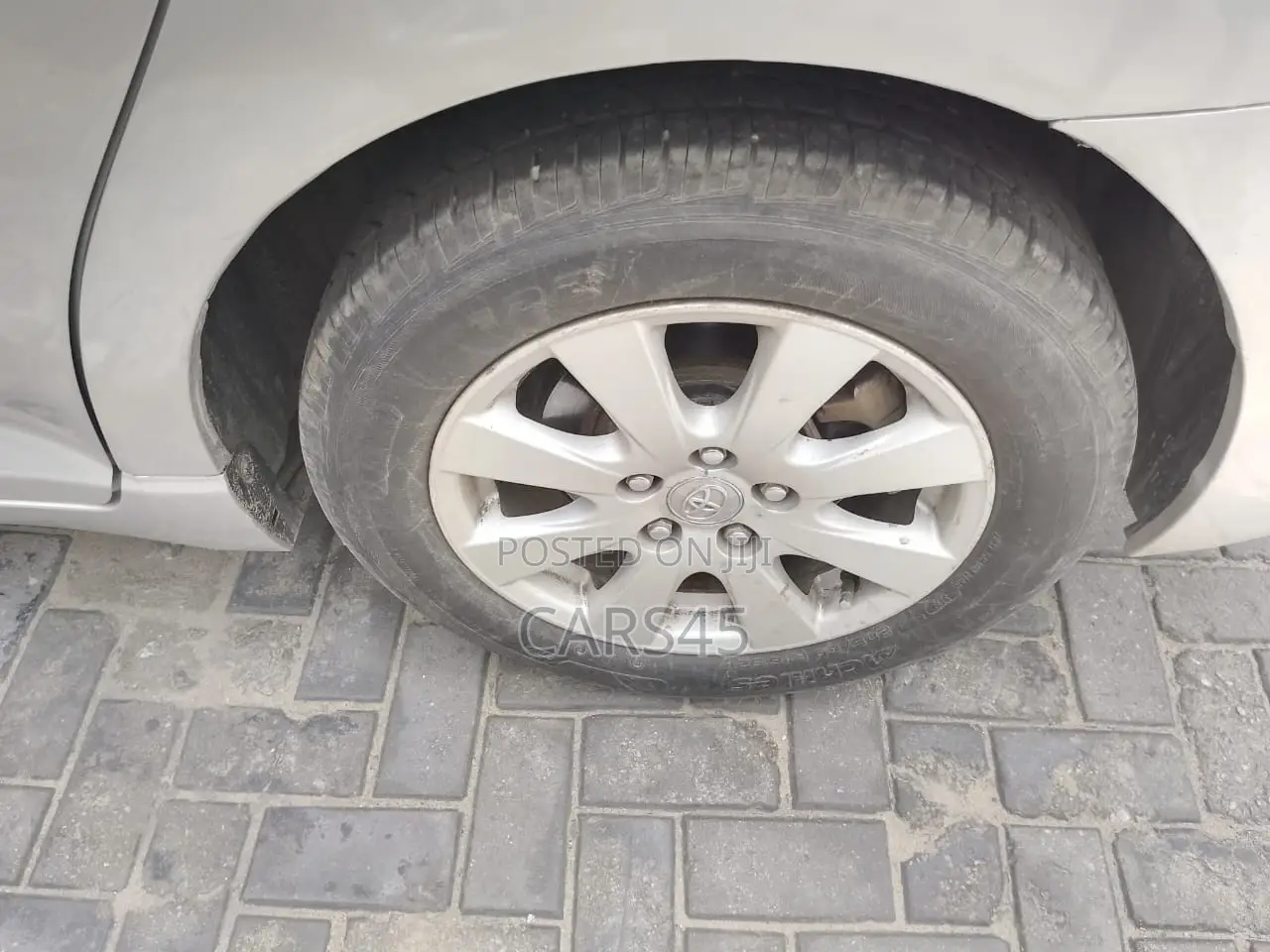 Toyota Avensis 2015 Silver