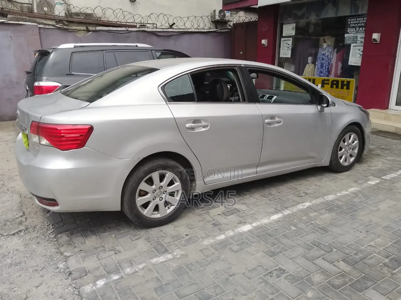 Toyota Avensis 2015 Silver