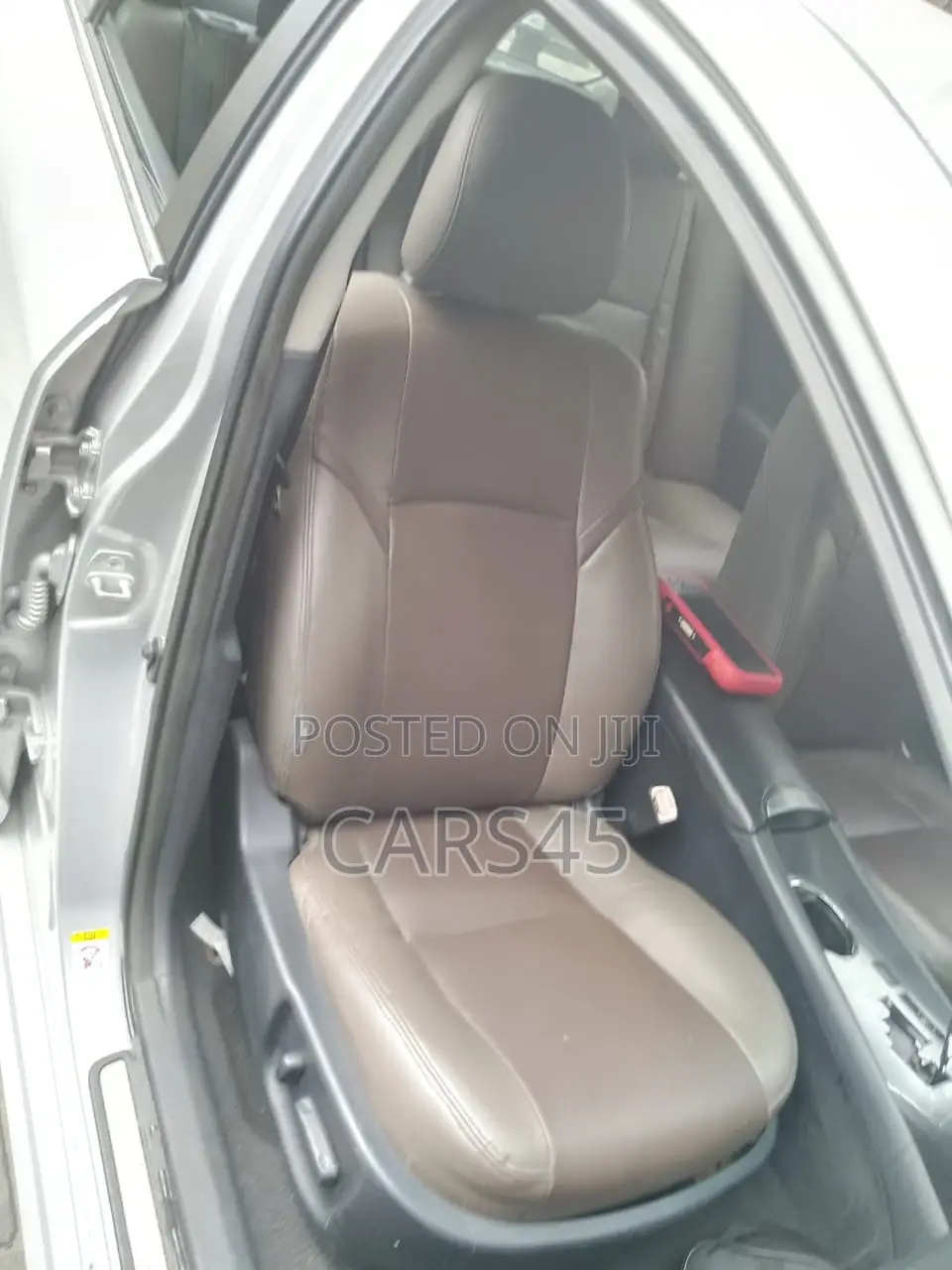 Toyota Avensis 2015 Silver