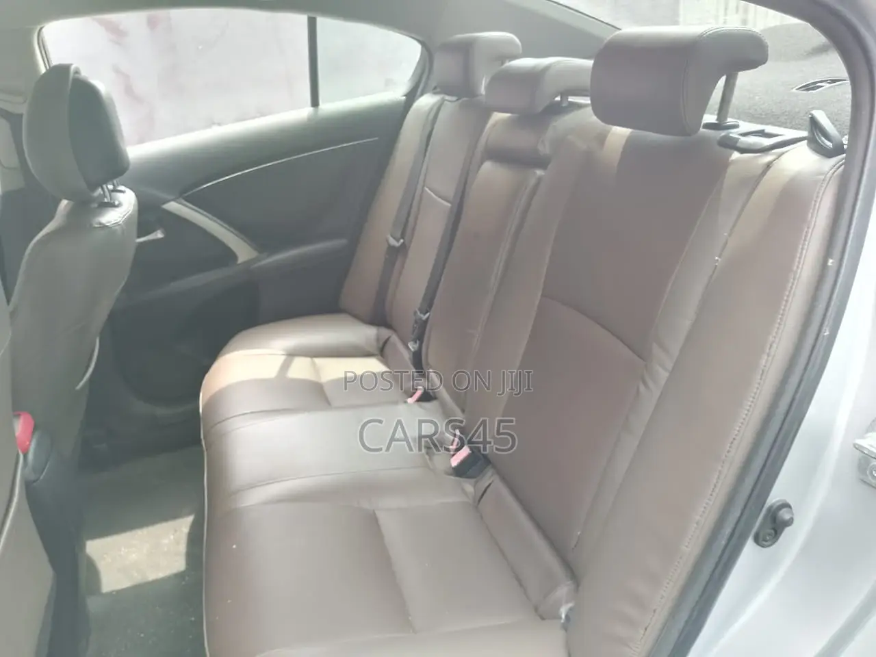 Toyota Avensis 2015 Silver