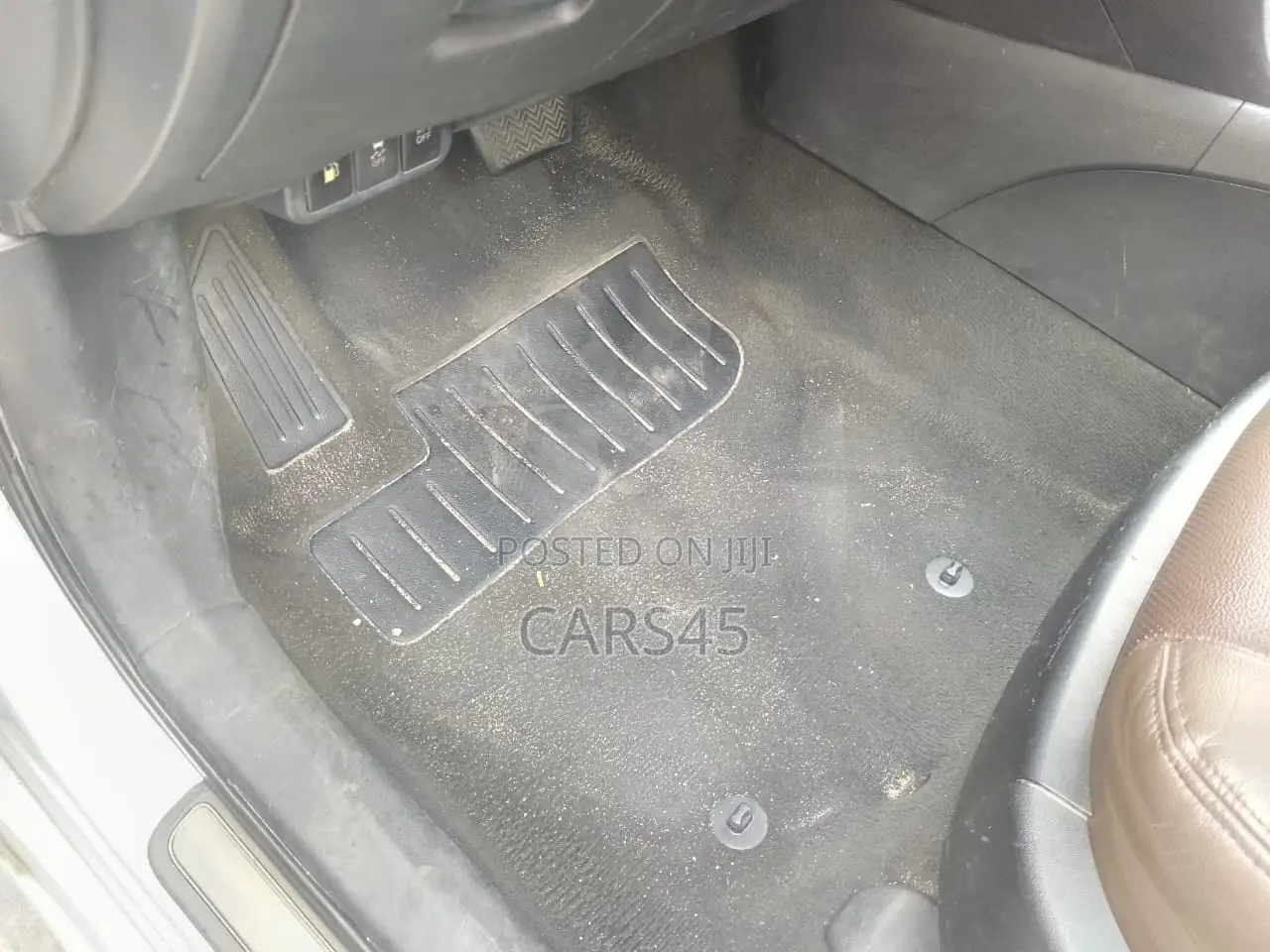 Toyota Avensis 2015 Silver