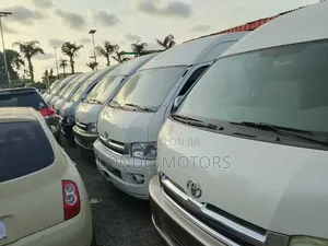 Toyota HiAce 2015 White