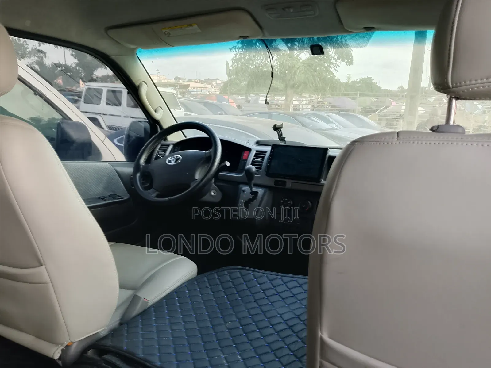 Toyota HiAce 2015 White