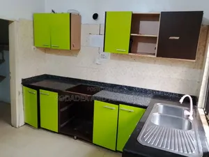 4bdrm Duplex in Gra for rent