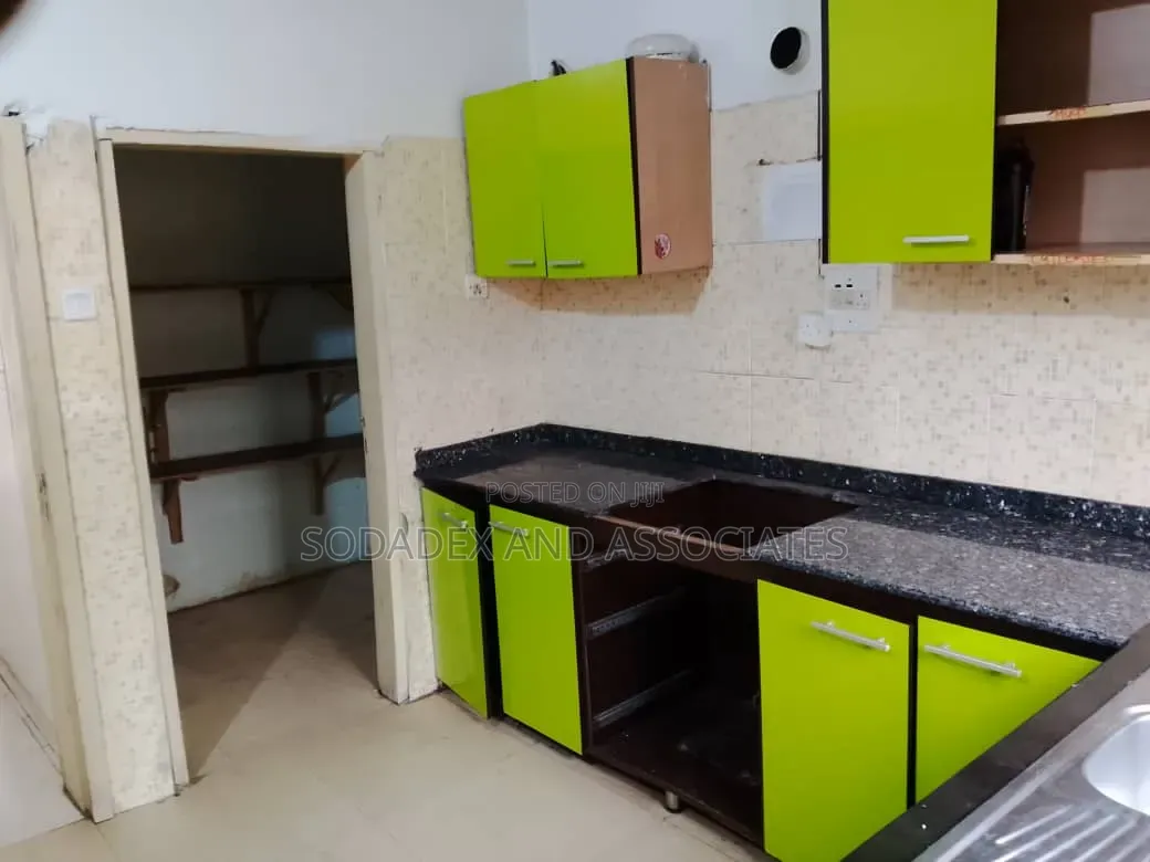 4bdrm Duplex in Gra for rent