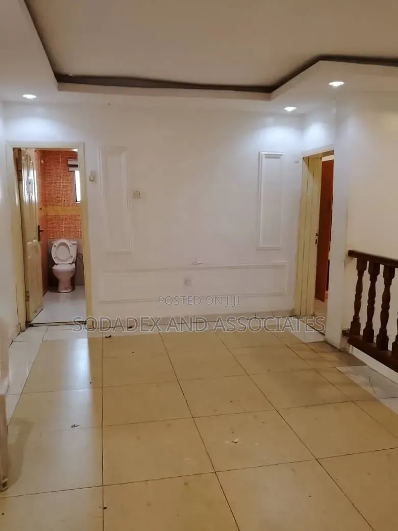 4bdrm Duplex in Gra for rent