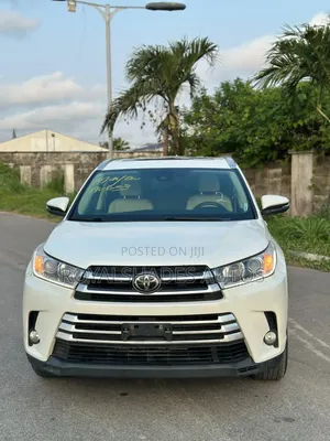 Toyota Highlander XLE 4x4 V6 (3.5L 6cyl 8A) 2017 White